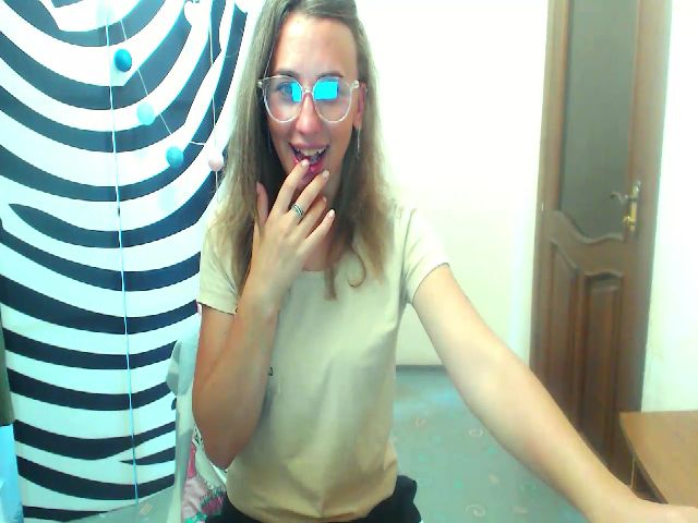 Live sex webcam photo for HeartGirl #268638880