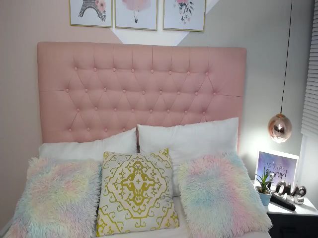 Live sex webcam photo for ema_zz #268633302