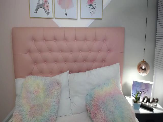 Live sex webcam photo for ema_zz #268636802