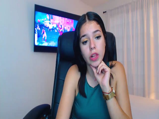 Live sex webcam photo for Heily_ #268650801