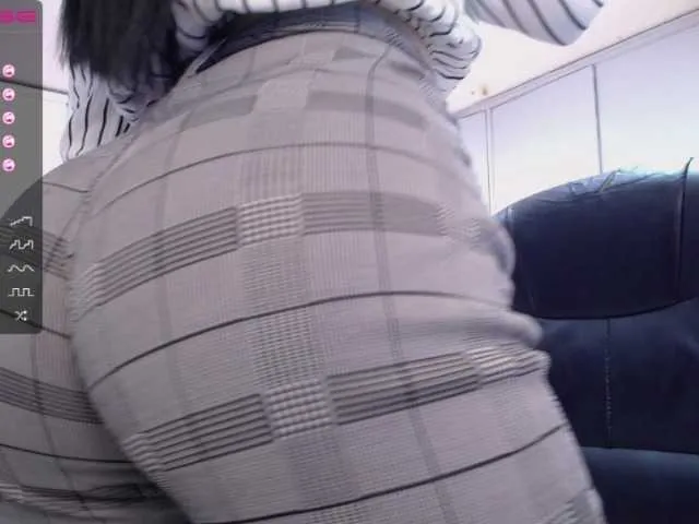 Live sex webcam photo for Emmysanderss #268635306