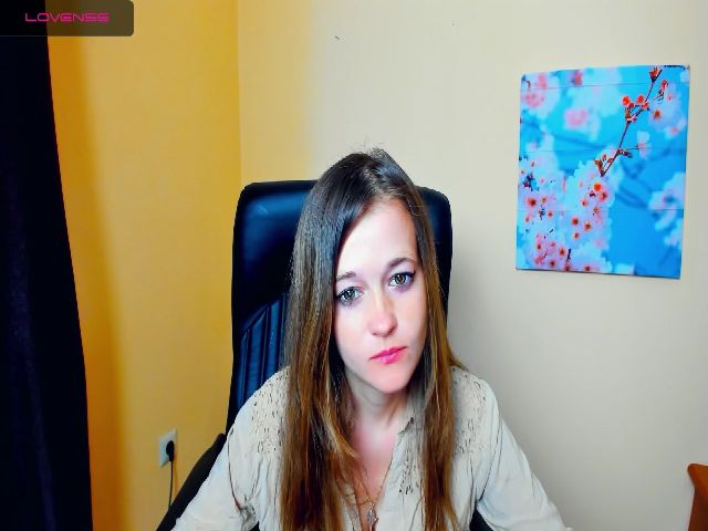 Live sex webcam photo for TinyKrisss #268636470