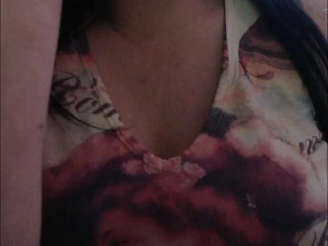 Live sex webcam photo for luzzyhot #268669241