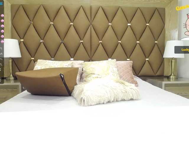 Live sex webcam photo for GracieSmall #268657756