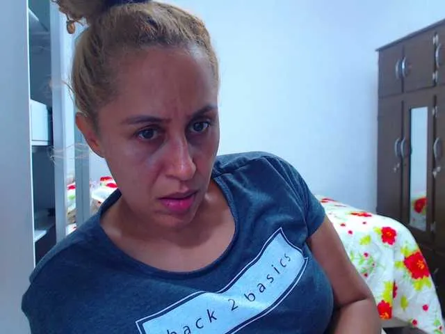 Live sex webcam photo for RoxanaMilf #268653151