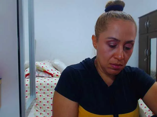 Live sex webcam photo for RoxanaMilf #268669854