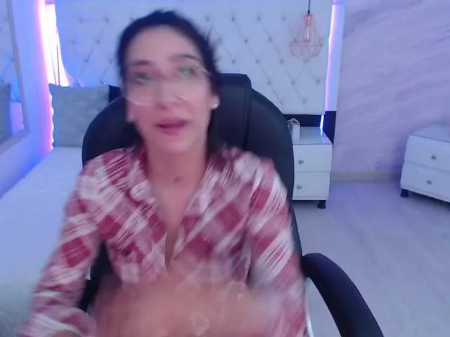 Live sex webcam photo for Karinapuerta #268658848