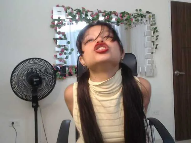 Live sex webcam photo for Little-Star #268669983