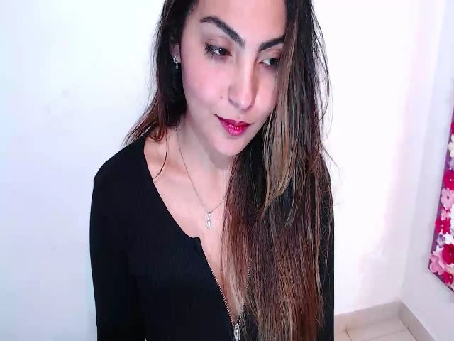 Live sex webcam photo for CARMENVILLA1 #268656218