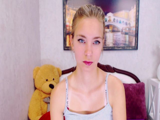 Live sex webcam photo for RossandaShy #268656627