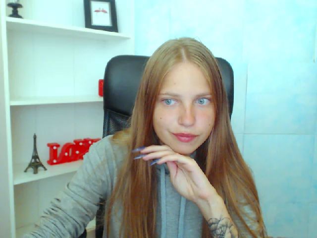 Live sex webcam photo for SshyTeen #268656740