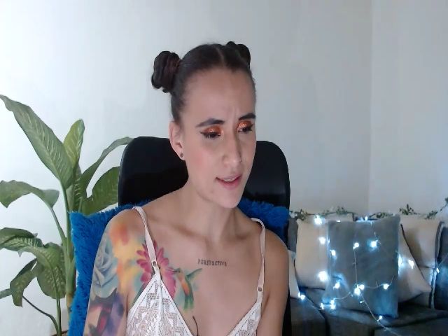 Live sex webcam photo for Avaa22_ #268659591