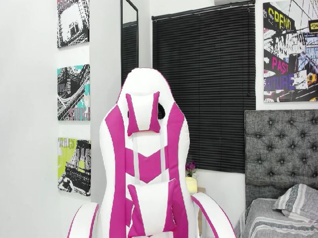 Live sex webcam photo for Andrea_greey #268653608