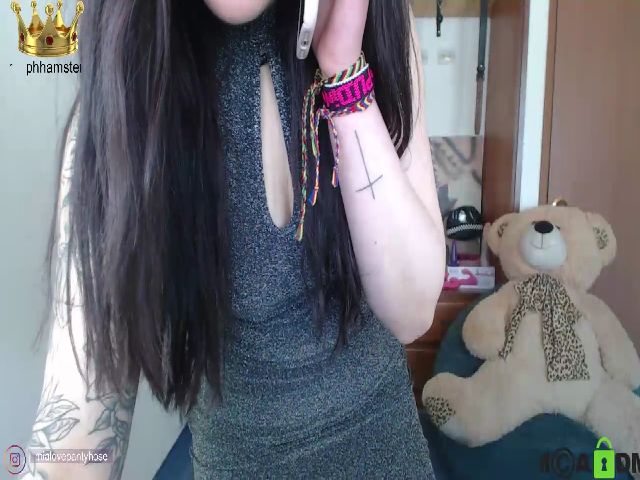 Live sex webcam photo for Miahot21 #268670346