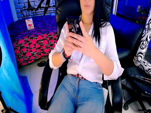 Live sex webcam photo for Sashabreck #287860183