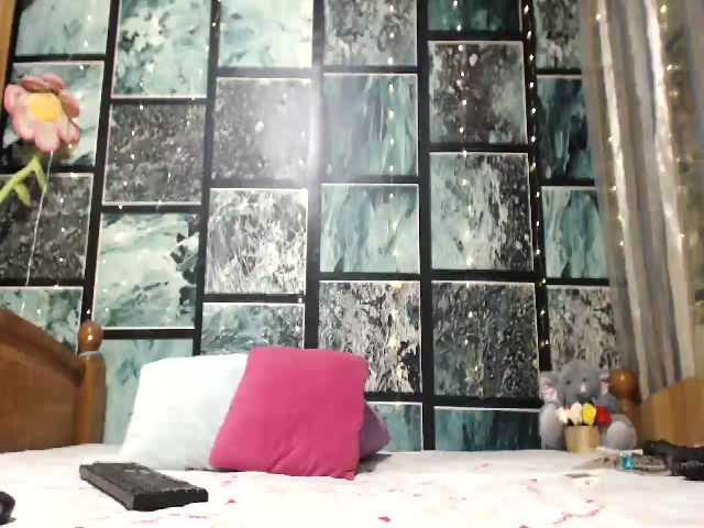 Live sex webcam photo for CuteElsa #268673977