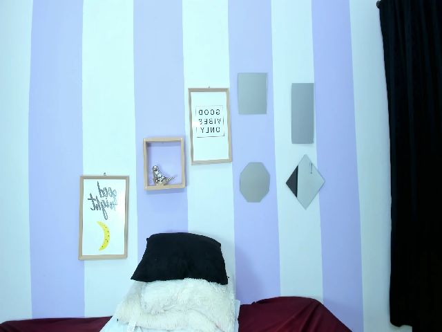 Live sex webcam photo for Teresasroom #268653456