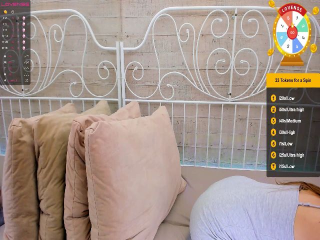 Live sex webcam photo for JuliaBusty #268654825