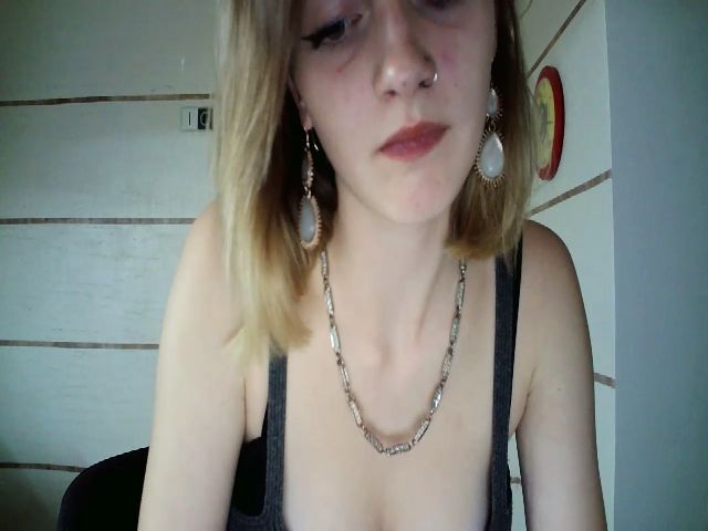 Live sex webcam photo for MaryCoup #268673163