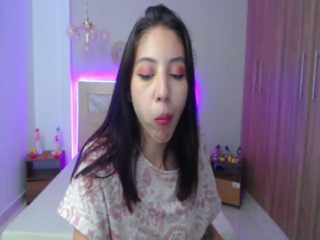 Live sex webcam photo for Emily_evans18 #268654889