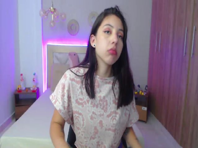 Live sex webcam photo for Emily_evans18 #268655590