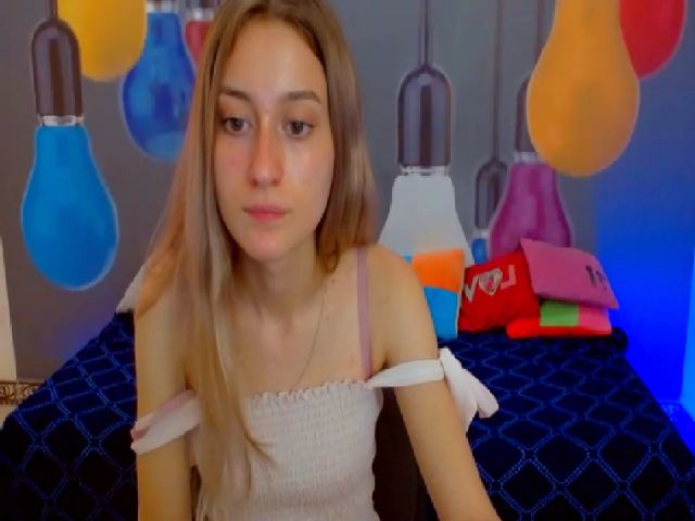 Live sex webcam photo for LinaRum__ #268659520