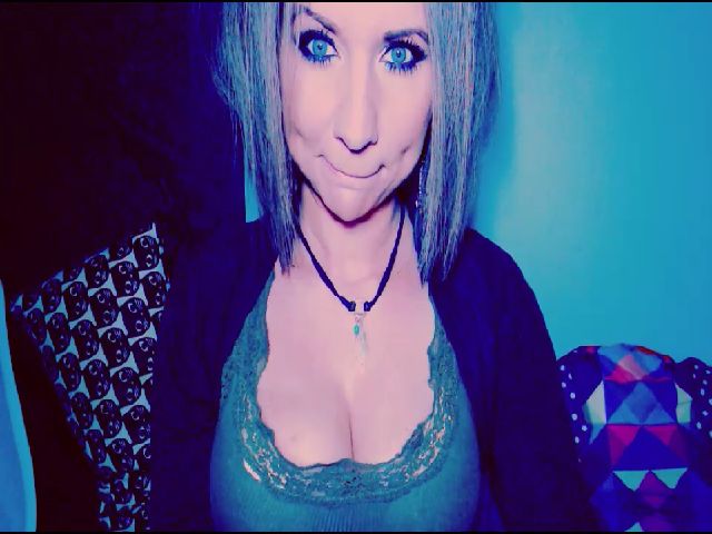 Live sex webcam photo for LillyFox69 #268659987