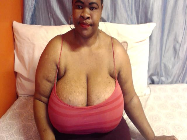 Live sex webcam photo for Sweetnozie #268660228