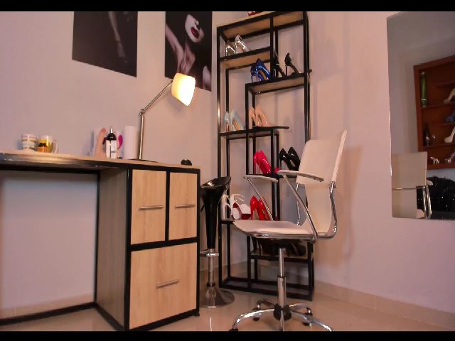 Live sex webcam photo for MrsEdha #268663628