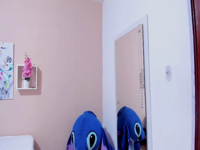 Live sex webcam photo for ZOE_CAT #268664624