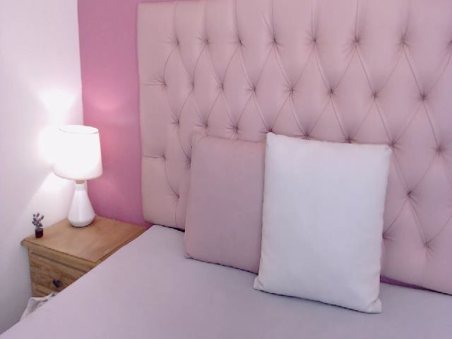 Live sex webcam photo for Keyra_R #268664320