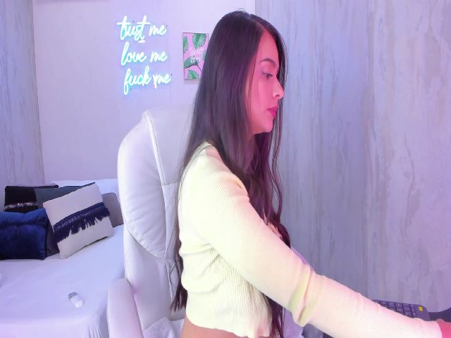 Live sex webcam photo for VictoriaMilan #268666653