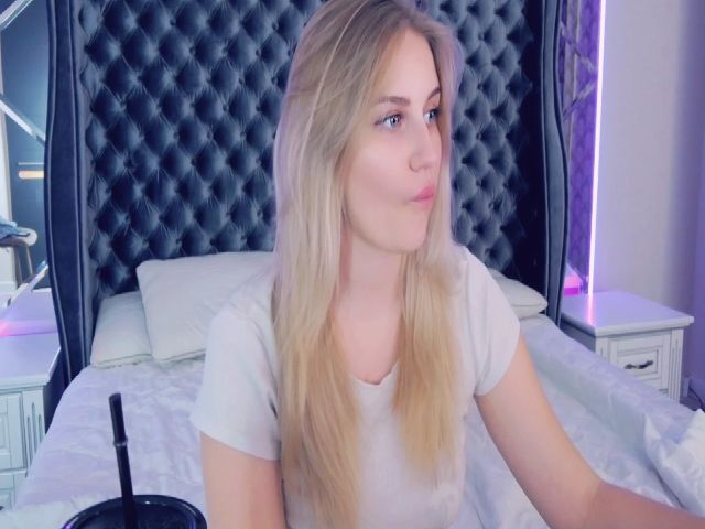 Live sex webcam photo for SantaGirll #268665353