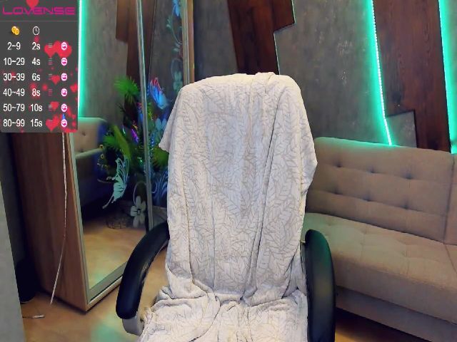 Live sex webcam photo for GabbyQueenn #268667461