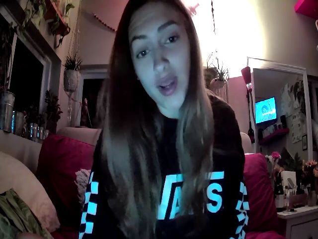 Live sex webcam photo for Sexylexi211 #268656611