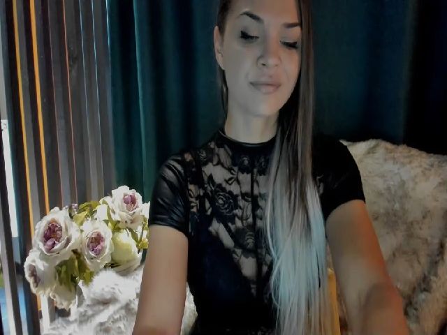 Live sex webcam photo for GoddesSelene #268655890