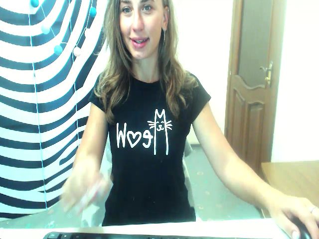 Live sex webcam photo for HeartGirl #268661977