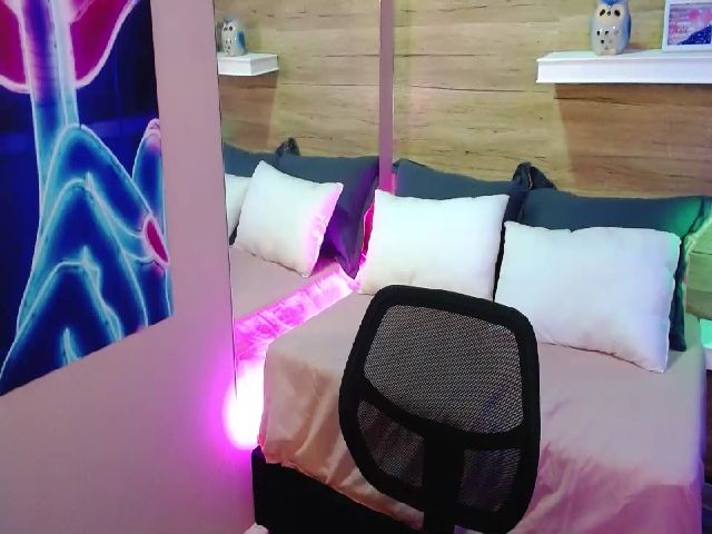 Live sex webcam photo for Heidy_Kclum #268665980