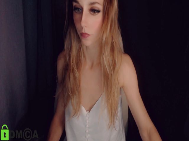 Live sex webcam photo for EmilyyyClark #268671795