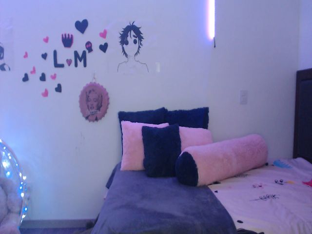 Live sex webcam photo for Laura_R23 #268666567