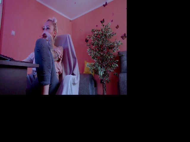 Live sex webcam photo for Blondedirty94 #268662118