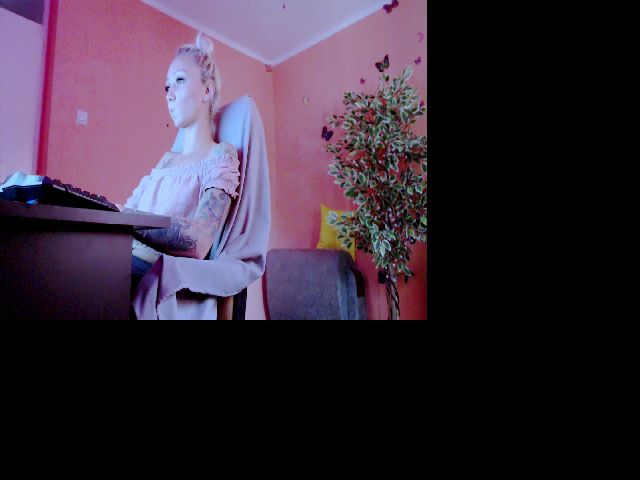 Live sex webcam photo for Blondedirty94 #268663965