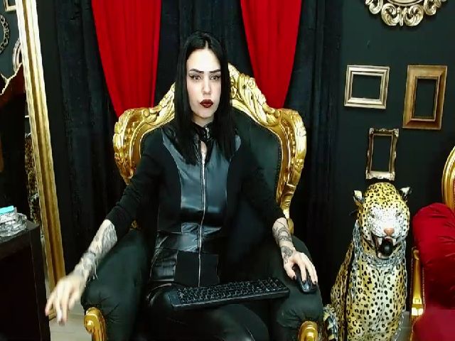 Live sex webcam photo for Mistress_Hera #268655455
