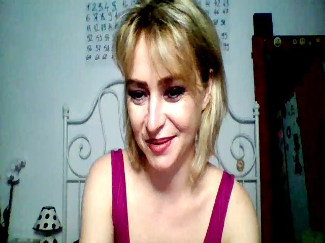 Live sex webcam photo for GoldenGirl4U1 #268663682