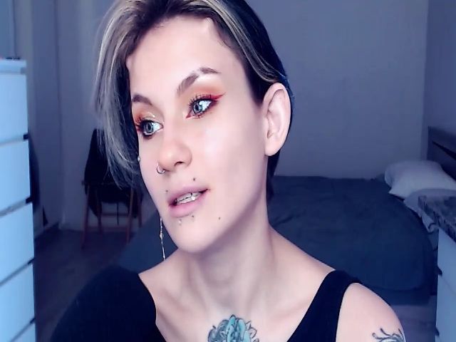 Live sex webcam photo for Hella_Hell #268661606