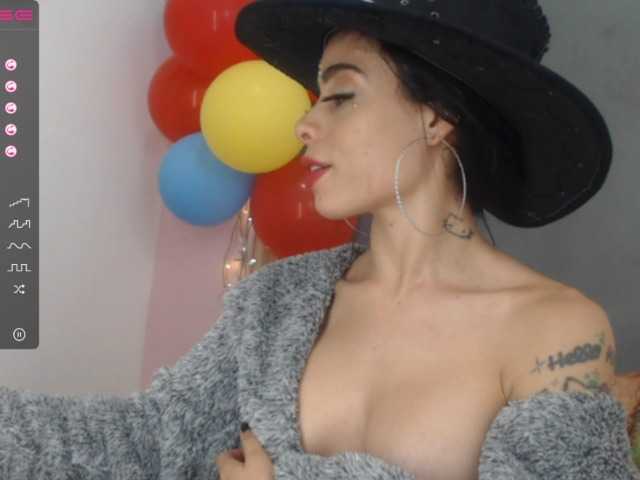 Live sex webcam photo for AgathaFiore #268652582