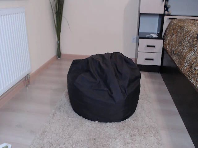 Live sex webcam photo for NewTeen1999 #268672882