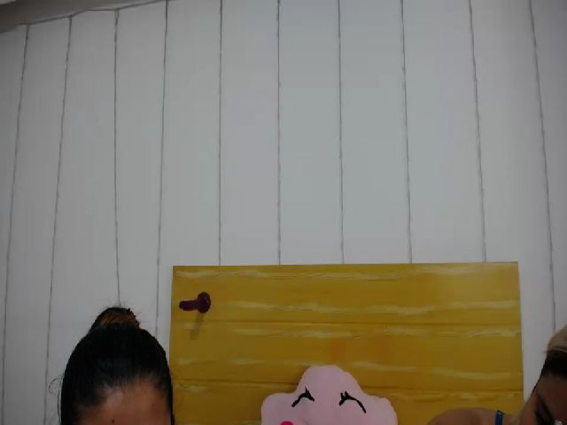 Live sex webcam photo for mia_and_26 #268664295