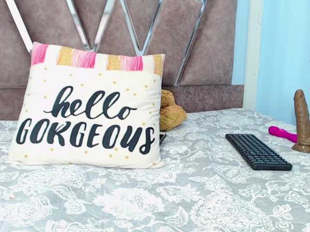 Live sex webcam photo for Petite-Sweett #268668825