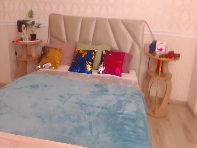 Live sex webcam photo for LorinFields #268667073